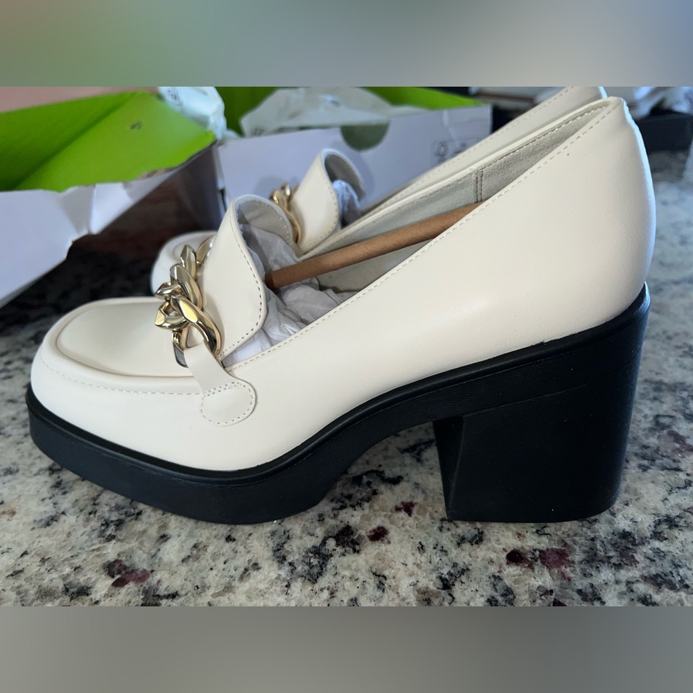 NEW! Elegant Cream Loafers with Gold Chain Accent